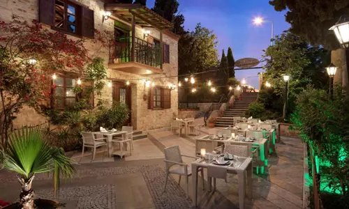 هتل دابل تری بای هیلتون کوش آداسی